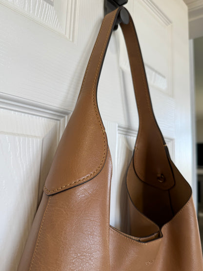 Pre-Loved Coach Brooklyn 39 Hobo Bag in Natural Grain Leather | Style CU044
