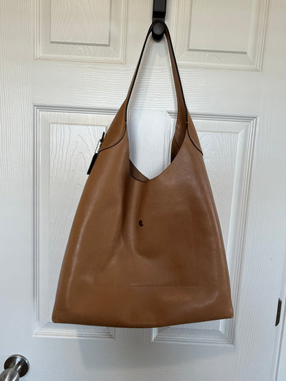 Pre-Loved Coach Brooklyn 39 Hobo Bag in Natural Grain Leather | Style CU044