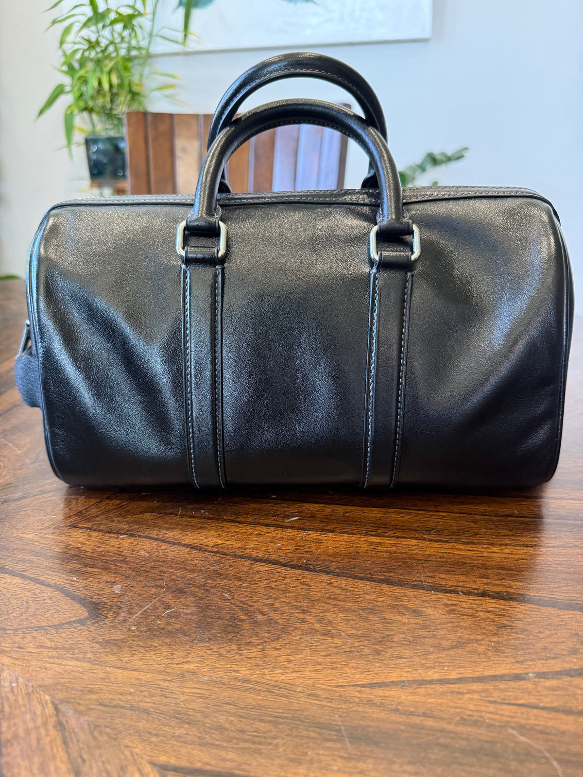 Ships 10.13.26 Pre-Loved Never Carried Coach Venturer 27 Black Leather