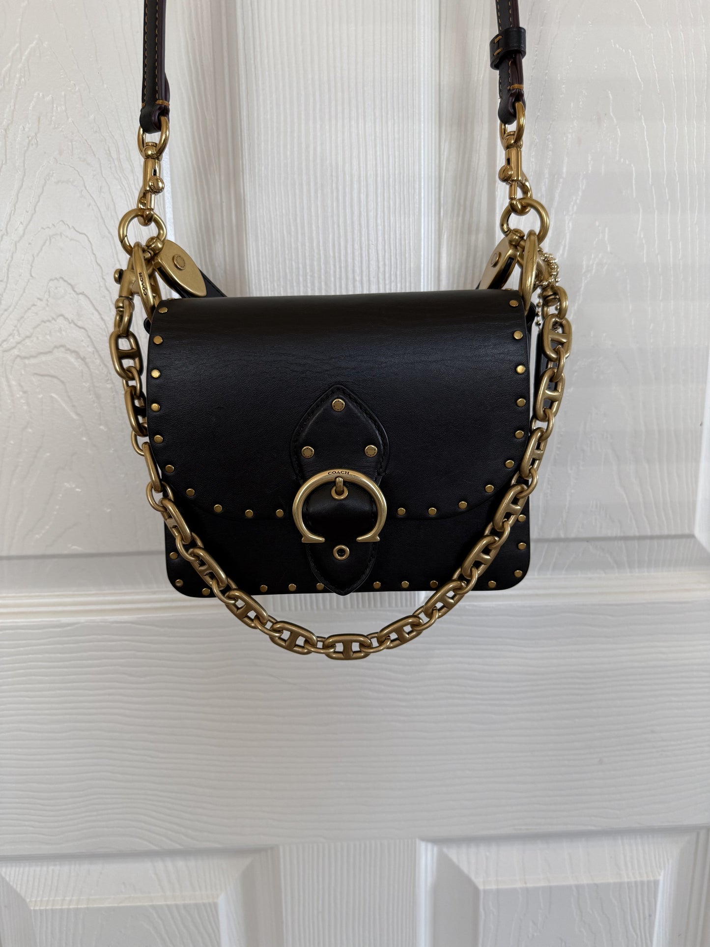 Coach Beat Shoulder Bag 18 with Rivets – Black Glovetanned Leather | Style 4600
